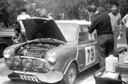 Robert Eaves i Raymond Heaton – BMC Mini Morris 1300.