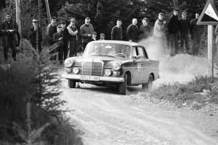 Mercedes Benz 220 SE.
