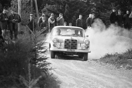 Mercedes Benz 220 SE.