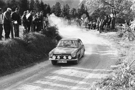 Fiat 850 coupe.