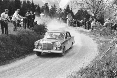Mercedes Banz 220 SE.