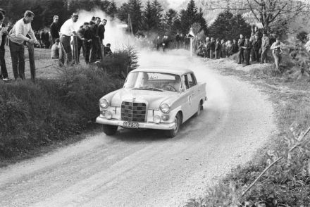 Mercedes Benz 220 SE.