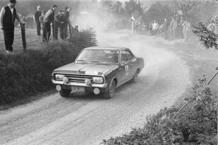 Opel Rekord coupe.