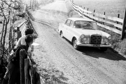 Mercedes Benz 220 SE.