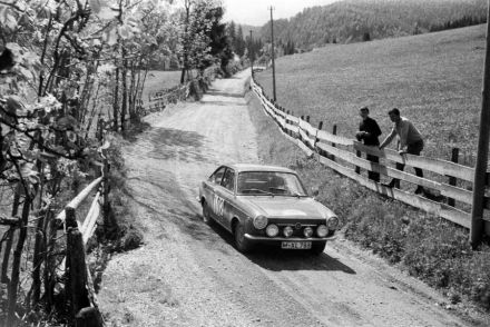 Fiat 850 coupe.