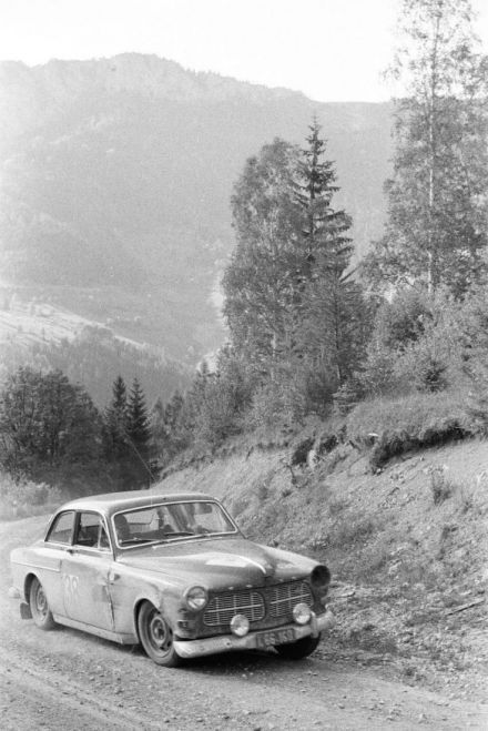 Volvo 122.