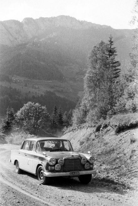 Mercedes Benz 220 SE.