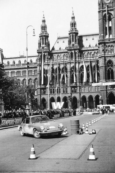 Porsche 911.