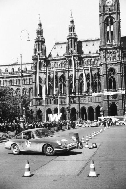 Porsche 911.