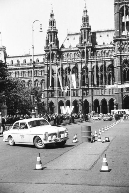 Volvo 122.