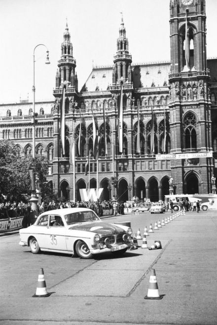 Volvo 122.