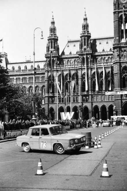 Renault 8 Gordini.