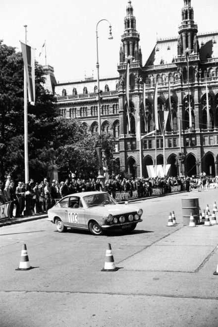 Fiat 850 coupe.