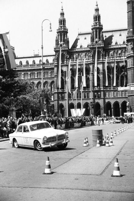 Volvo 122.