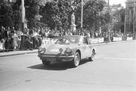 Porsche 911.