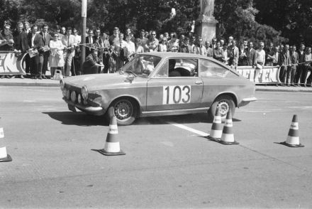 Fiat 850 coupe.