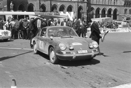 Porsche 911.