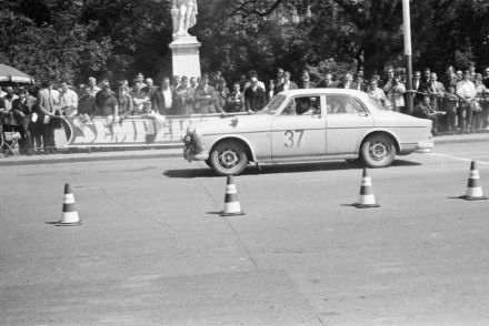Volvo 122.