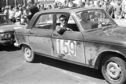 Peugeot 204.