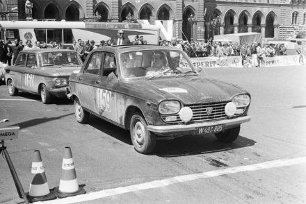 Peugeot 204.