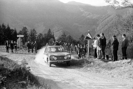 Peugeot 204.