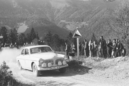 Volvo 122.