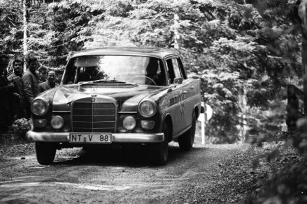 Mercedes Benz 220 SE.