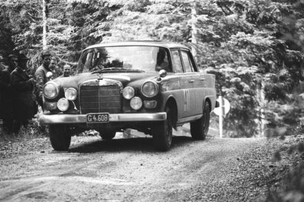 Mercedes Benz 220 SE.