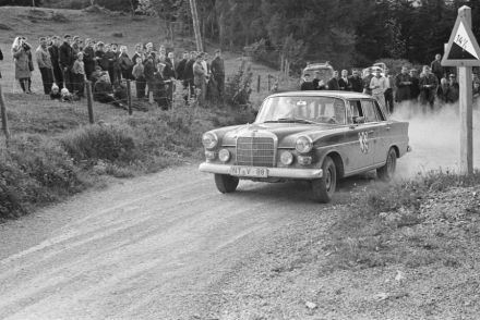 Mercedes Benz 220 SE.