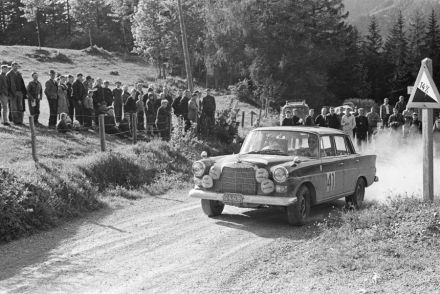 Mercedes Benz 220 SE.
