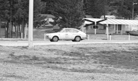 John Bellen i Don Ackerman - Fiat 850 coupe.