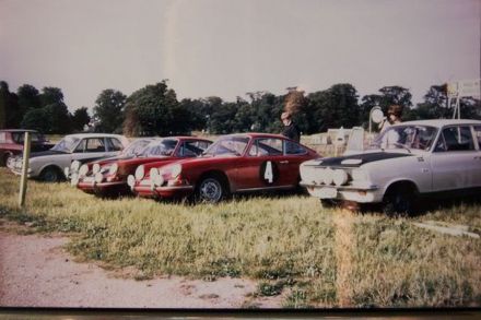 Parc ferme po mecie.