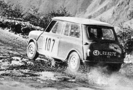       Paddy Hopkirk i Ron Crellin – Morris Mini Cooper S.