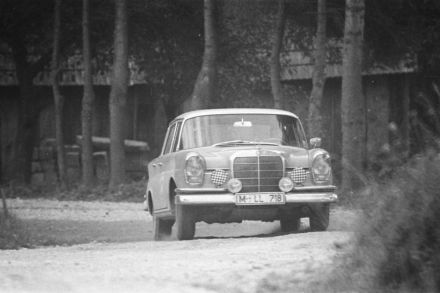 Mercedes Benz 220 SE