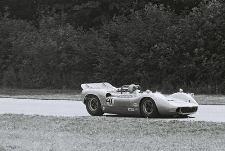  Ron Courtney – McLaren Elva Mark II Chevrolet.