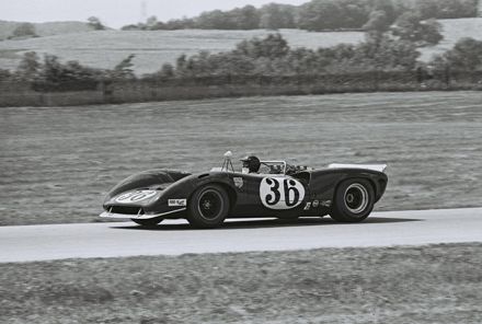 Dan Gurney – Lola T70 Mk.3B Ford.