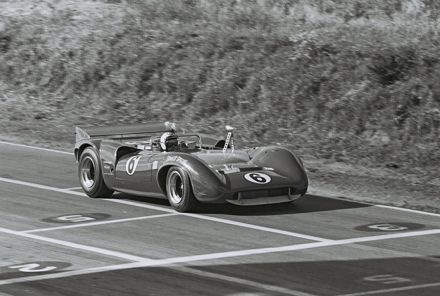  Mark Donohue – Lola T70 Mk.3B Chevrolet.