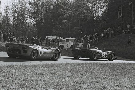 Nr.36.Dan Gurney – Lola T70 Mk.3B Ford, nr.4.Bruce McLaren – McLaren M6A Chevrolet.