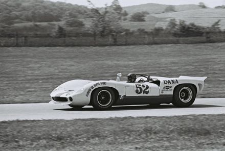 Peter Revson – Lola T70 Mk.3 Chevrolet.