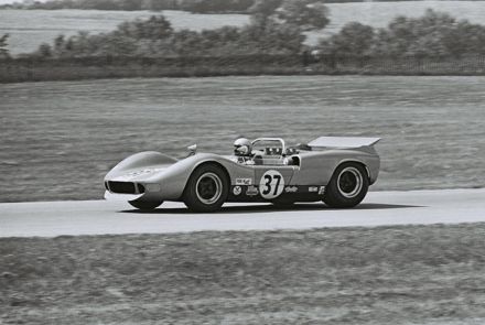 Don Morin – McLaren Elva Mark III Chevrolet.