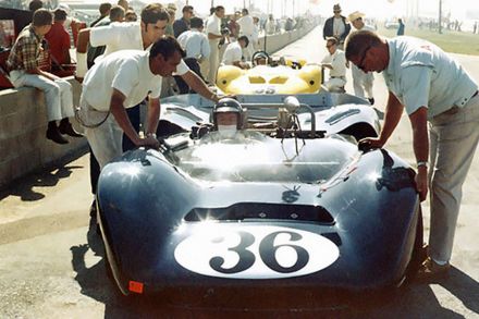 Dan Gurney – Lola T70 Mk.3B Ford.
