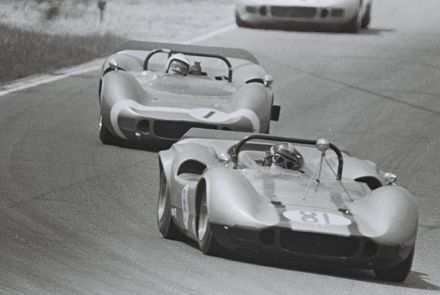Nr.81.Jay Hills – McLaren Elva Mark II Chevrolet, nr.1.Sam Posey – Caldwell D7 Chevrolet.