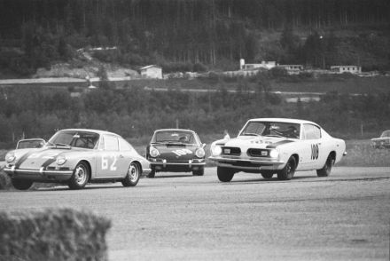 Porsche 911 i Plymouth Barracuda
