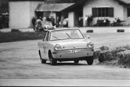 BMW 700