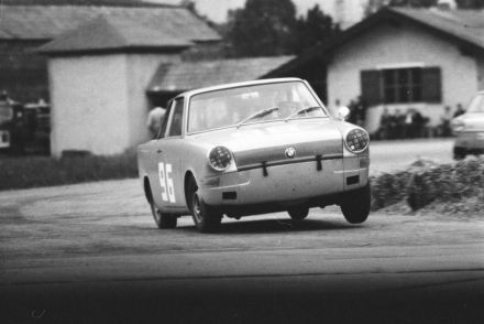 BMW 700