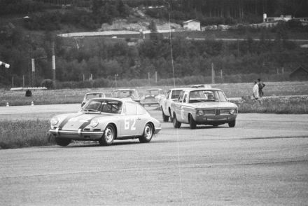 Porsche 911 i BMW 2000 Ti.