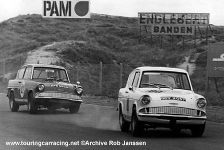Nr.80.Gerrit de Vries, nr.82.Rob Janssen – Fordy Anglia Super.