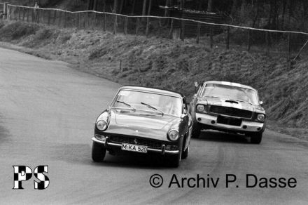 Kurt Auer - Ferrari 330 GT.