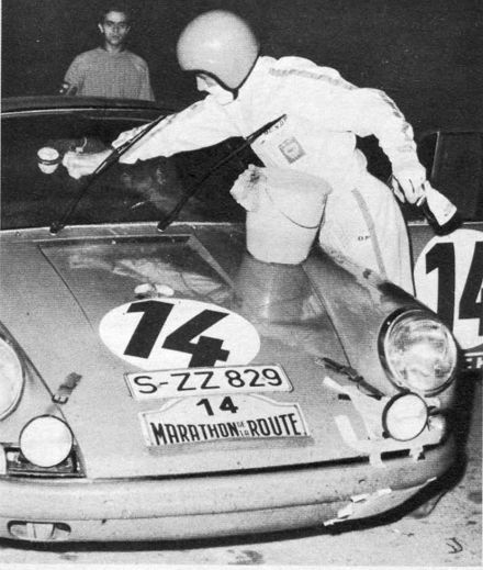  Hans Herrmann, Jochen Neerpasch  i Vic Elford – Porsche 911R Sportmatic.