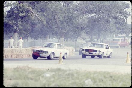 Alfa Romeo i Ford Mustang